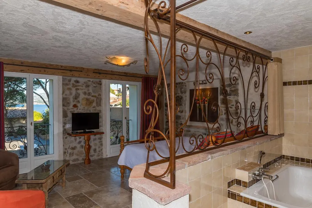 L' Escapade Hotel & Restaurant Le Pradet