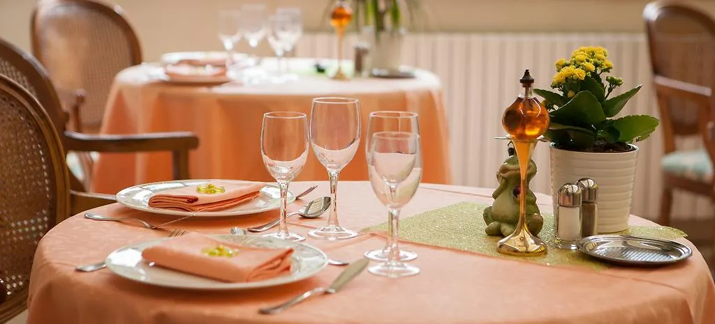 L' Escapade Hotel & Restaurant Le Pradet