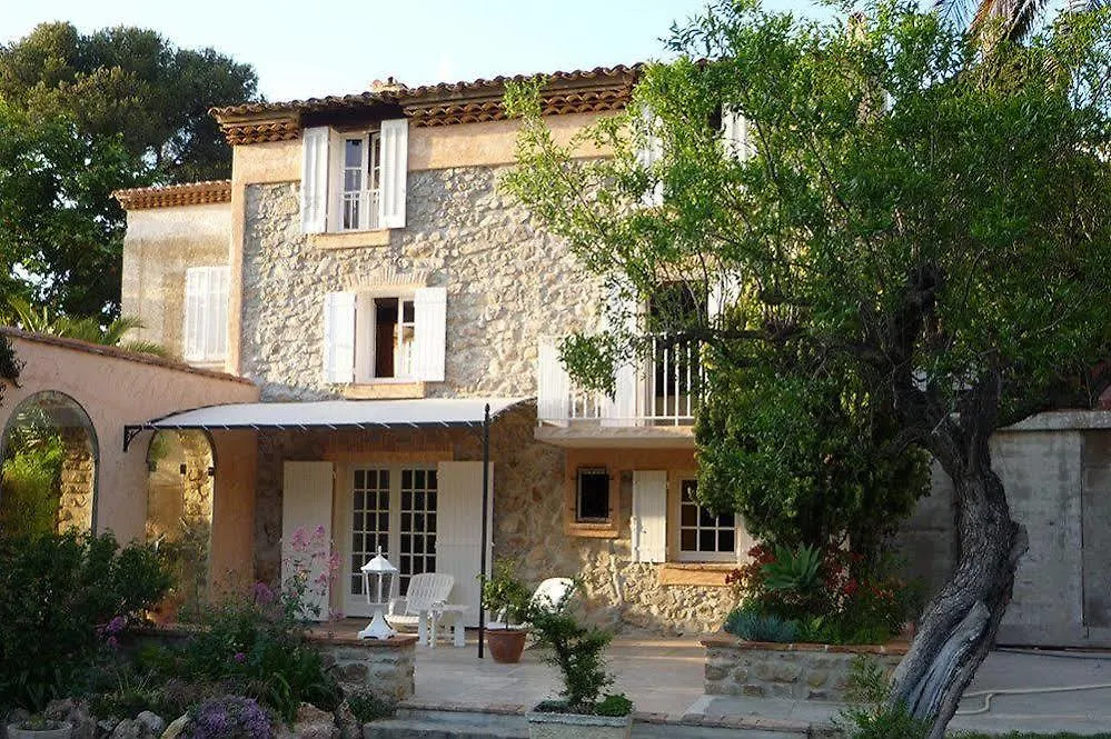 L' Escapade Hotel & Restaurant Le Pradet
