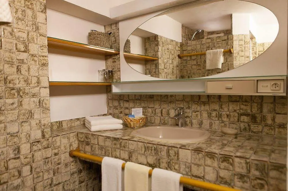 L' Escapade Hotel & Restaurant Le Pradet